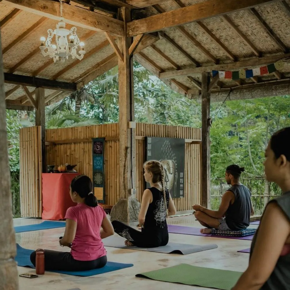 Занятие йогой в One Fit Wellness Bali